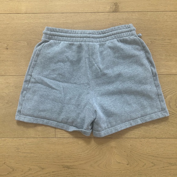 Aritzia dark grey boyfriend sweatshort size medium - Picture 3 of 3